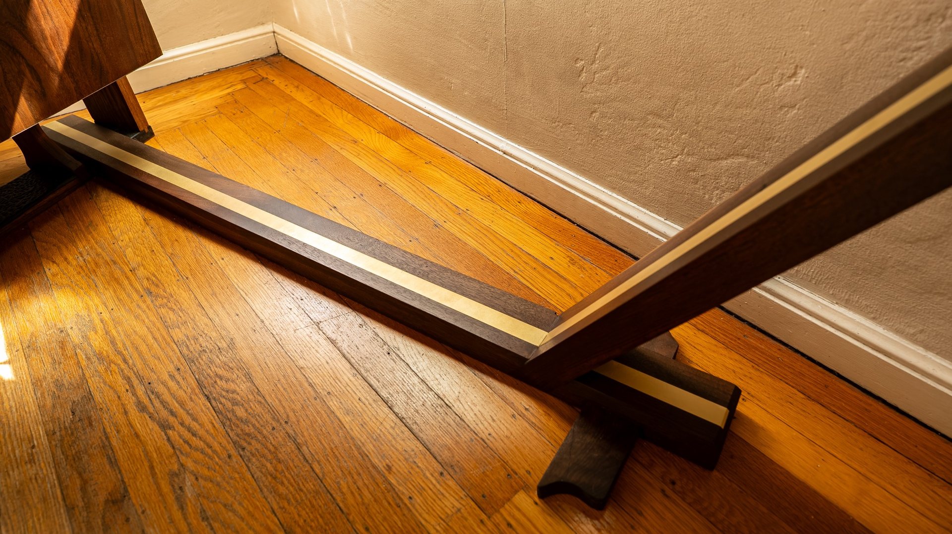 Base rail of the Lani Leads desk